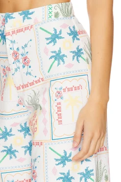Women Never Fully Dressed Pants><noscript><img width=