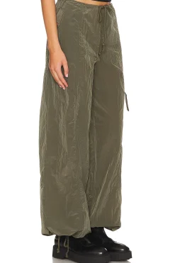 Women Lovers and Friends Pants><noscript><img width=
