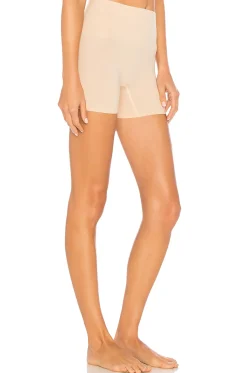 Women Yummie Lingerie & Sleepwear>Seamlessly Shaped Ultralight Short