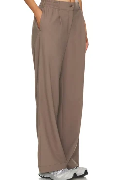 Women Beyond Yoga Pants>Status Trousers